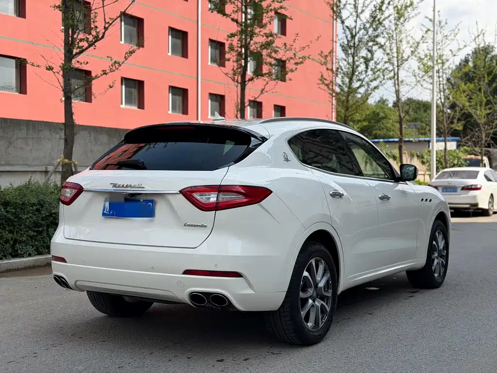 Levante 3.0 T Standard