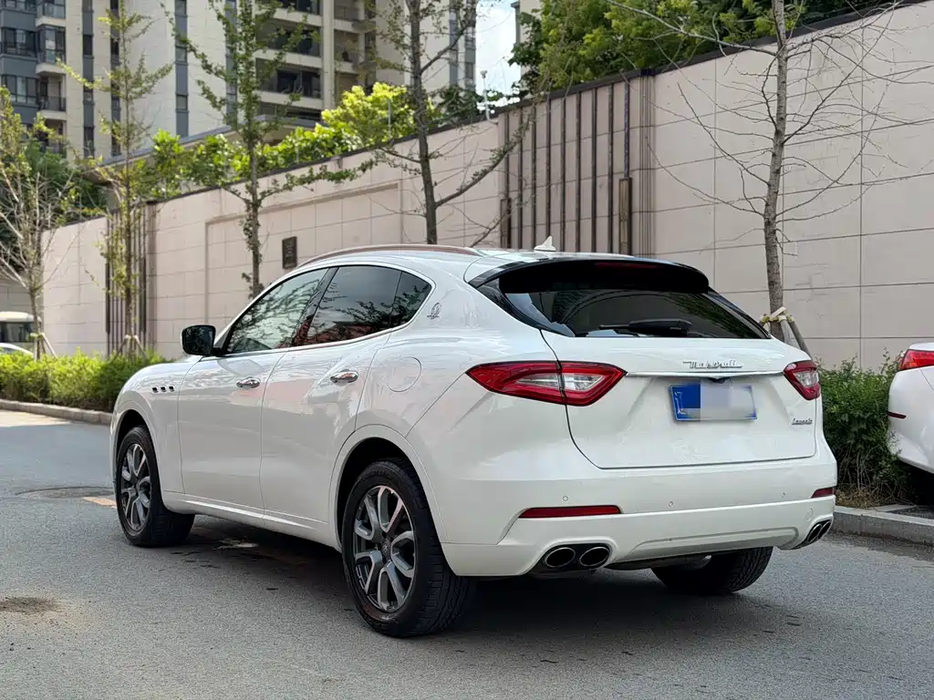 Levante 3.0 T Standard