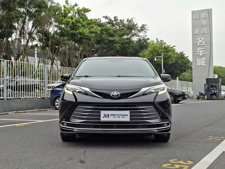 Toyota Sienna 2.5 L Hybrid Luxury