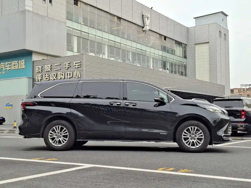 Sienna 2.5 L Hybrid Luxury