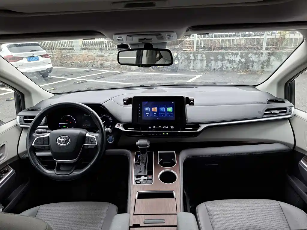 Sienna 2.5 L Hybrid Luxury
