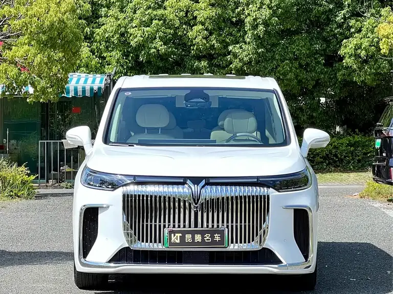 Voyah Dreamer PHEV 4 WD Distinguished Kunpeng