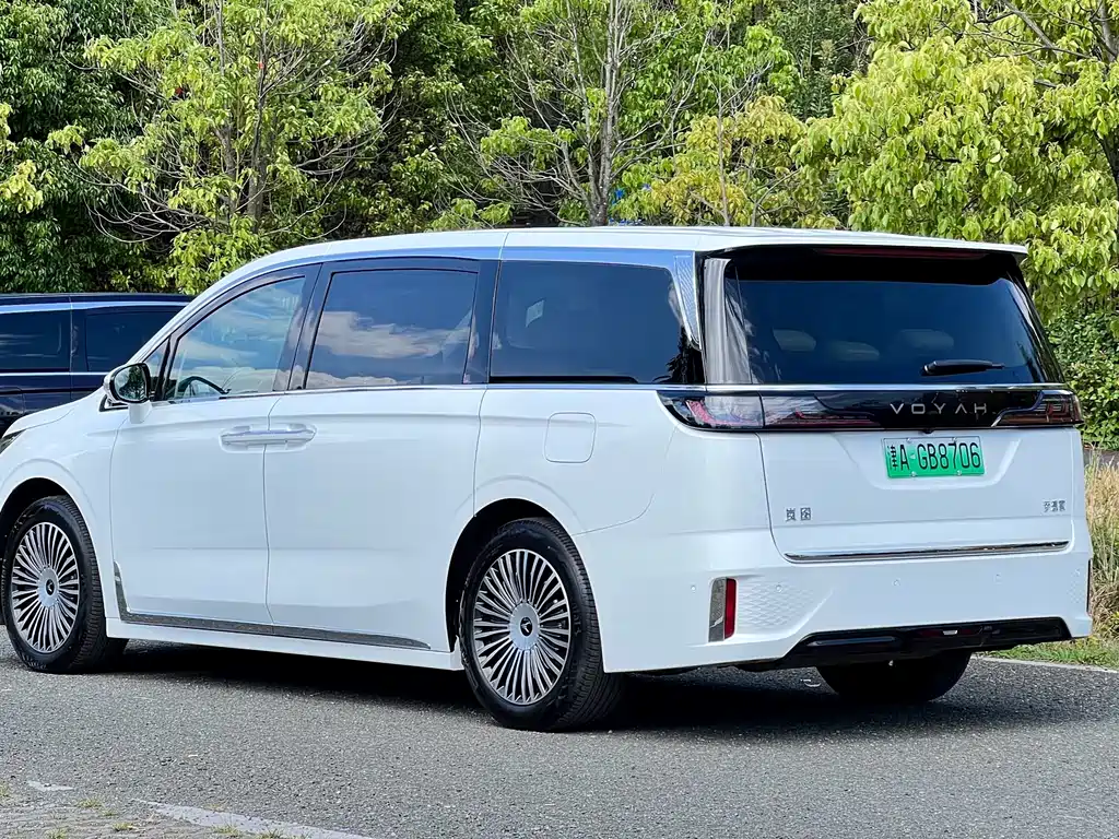 Voyah Dreamer PHEV 4 WD Distinguished Kunpeng