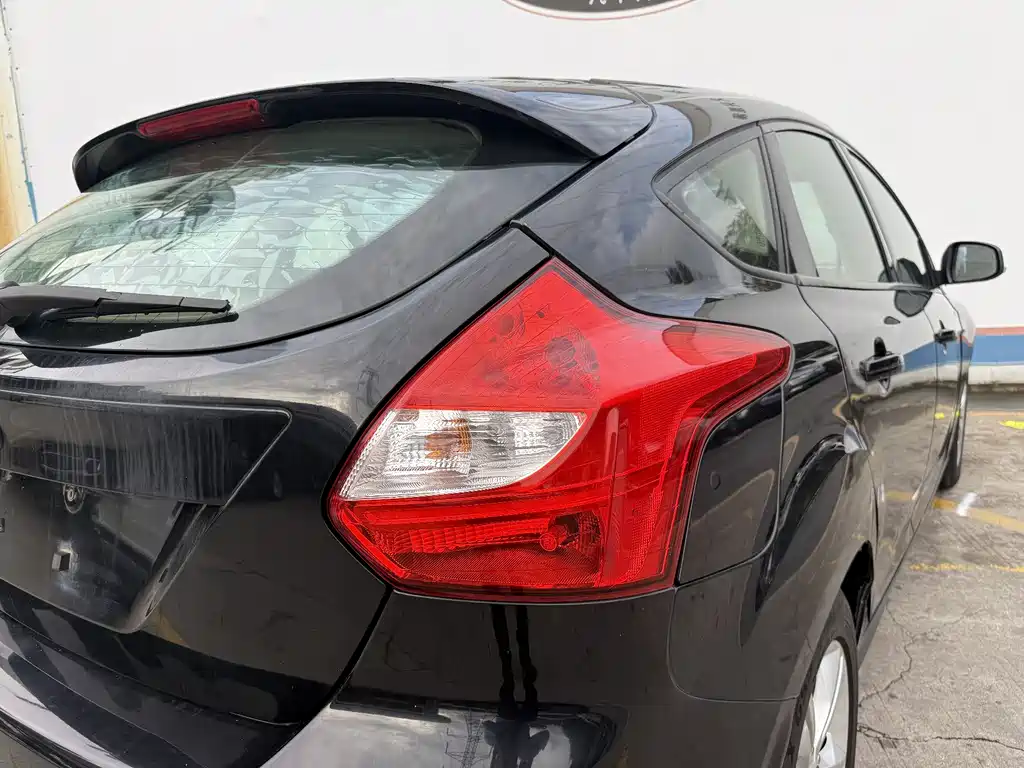Focus Hatchback 1.6 L Auto Style