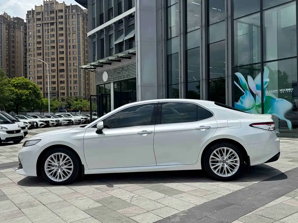 Camry 2.5 G Luxury CN-VI