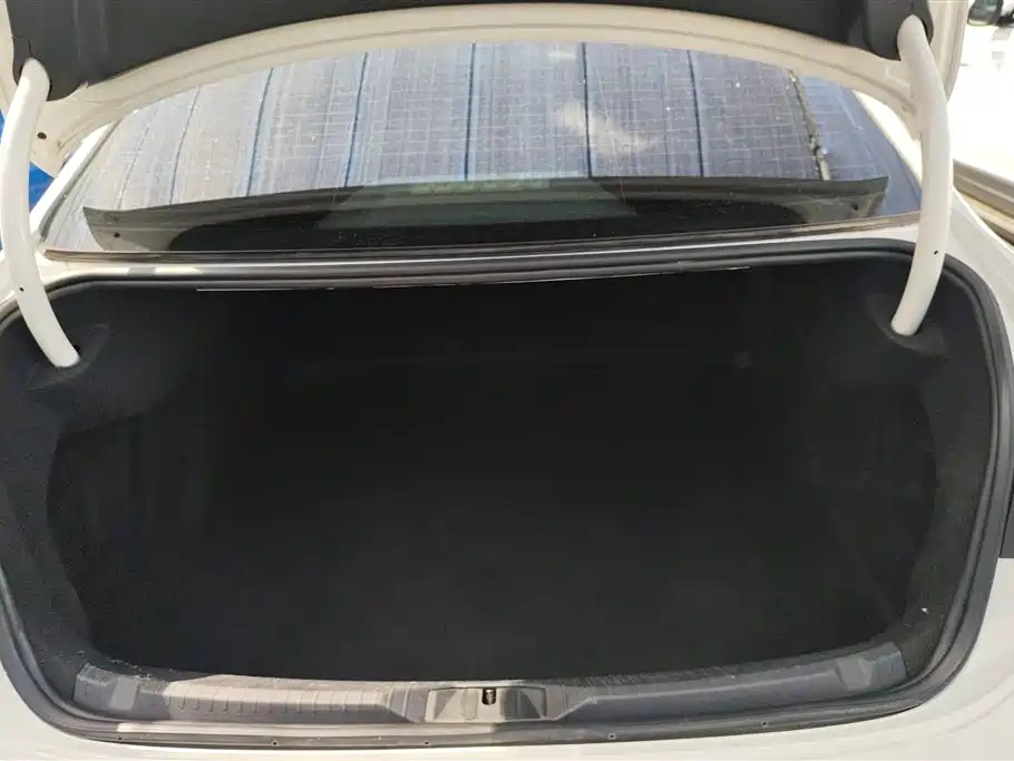 Lamando 230 TSI DSG Style