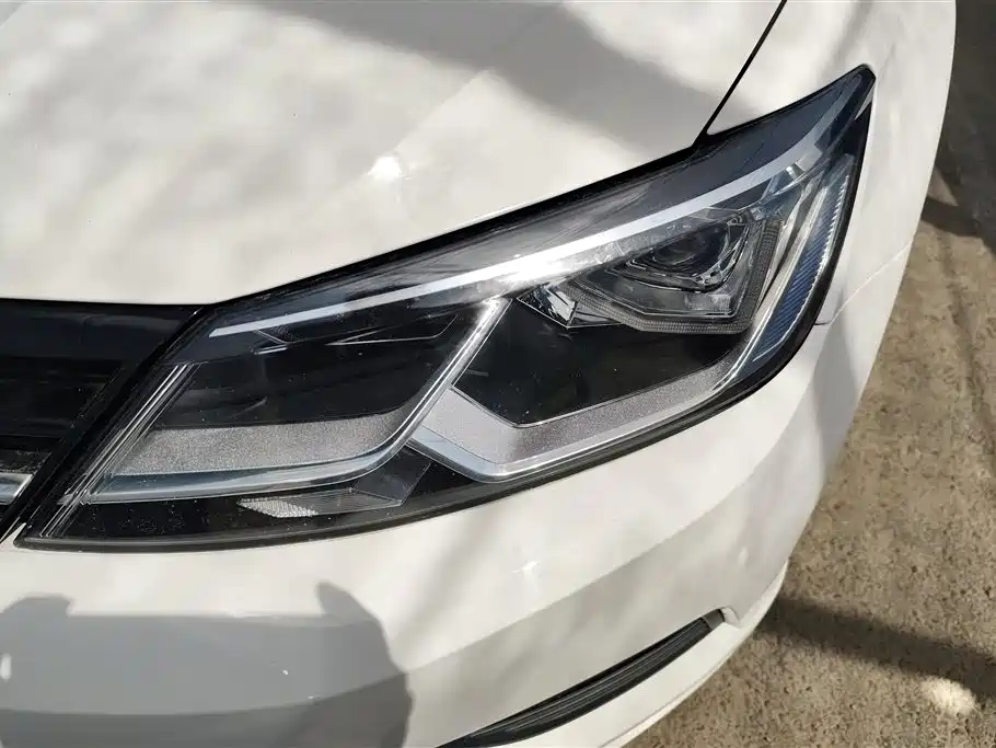 Lamando 230 TSI DSG Style