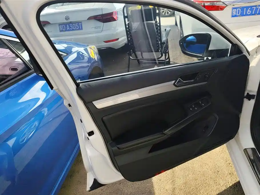 Lamando 230 TSI DSG Style