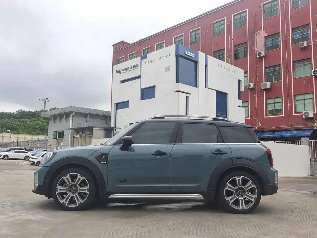 MINI COUNTRYMAN MINI COUNTRYMAN 2023款 改款二 2.0 T COOPER S ALL4 鉴赏家