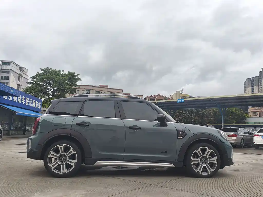 MINI COUNTRYMAN MINI COUNTRYMAN 2023款 改款二 2.0 T COOPER S ALL4 鉴赏家