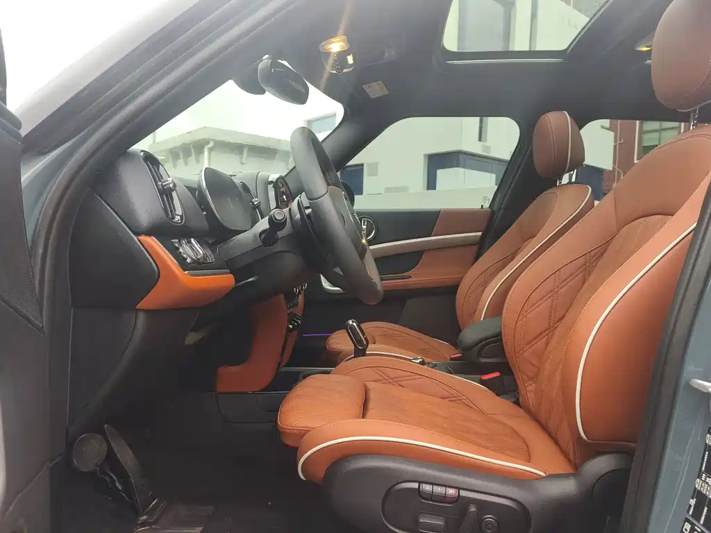 MINI COUNTRYMAN MINI COUNTRYMAN 2023款 改款二 2.0 T COOPER S ALL4 鉴赏家