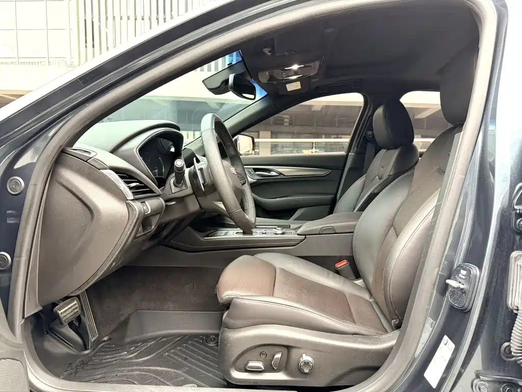 Cadillac CT5 28 T Leading Sport