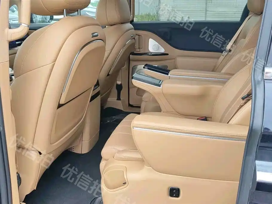 Voyah Dreamer PHEV 4 WD Distinguished Kunpeng
