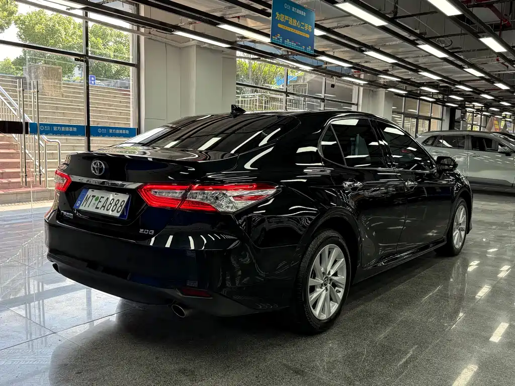 Camry 2.0 G Luxury