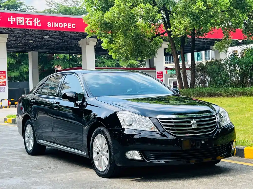 Crown 2.5 L Royal Leather Sunroof