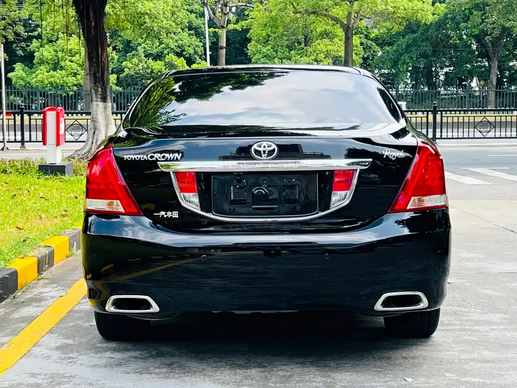 Crown 2.5 L Royal Leather Sunroof