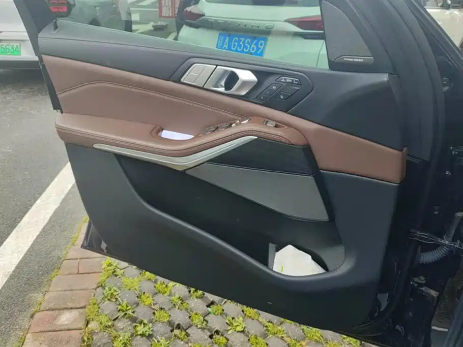 BMW X7 xDrive40 i Premium M Sport Package