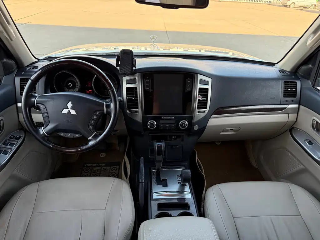 Pajero (Import) 3.0 L Auto Luxury