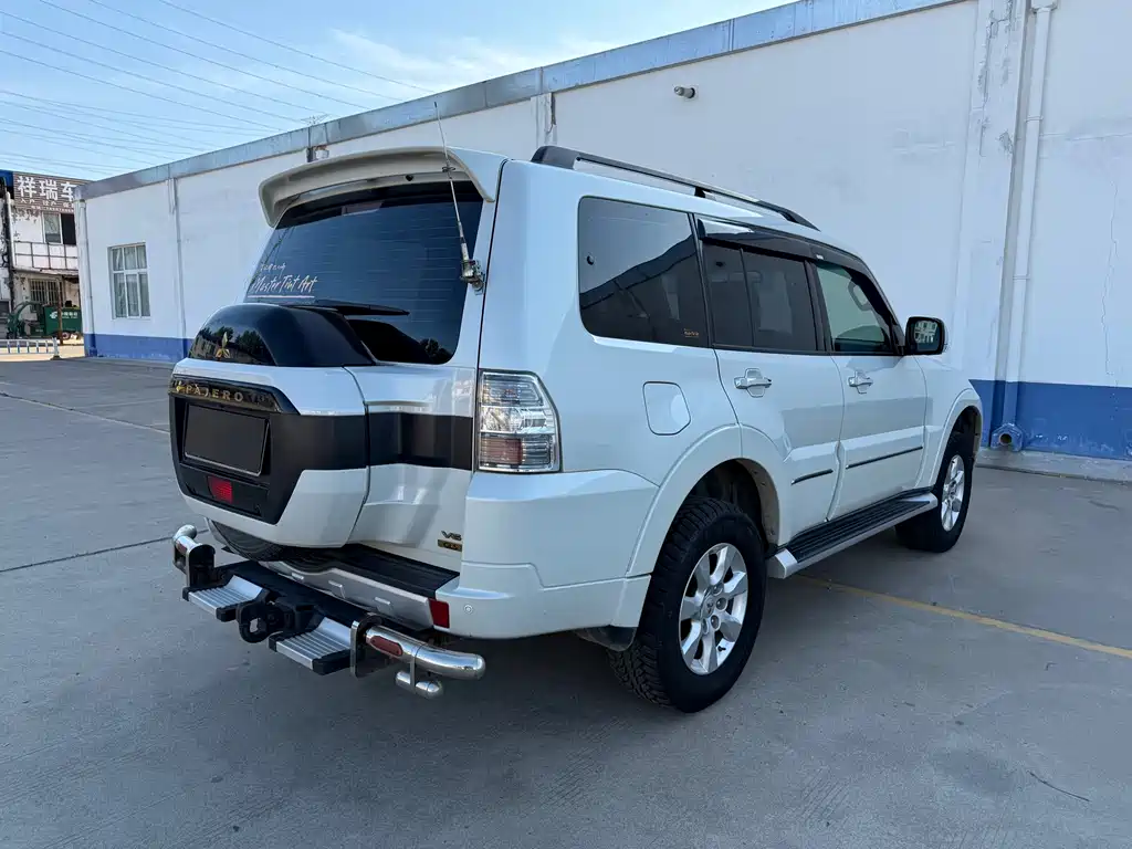 Pajero (Import) 3.0 L Auto Luxury