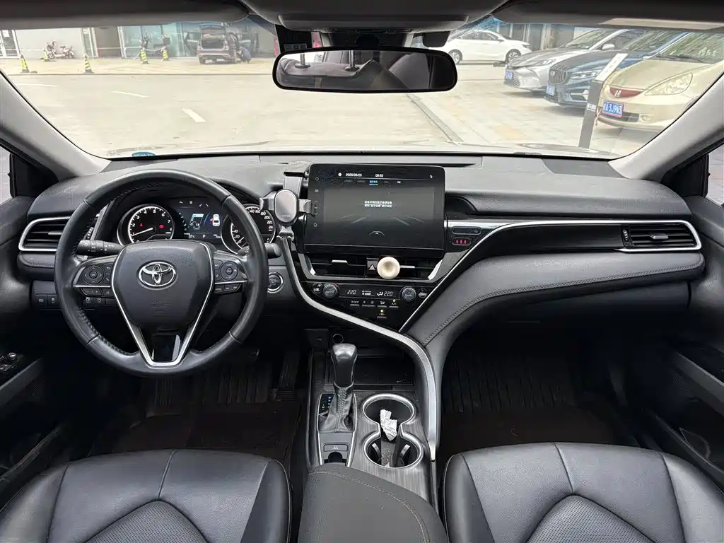 Camry 2.0 G Luxury