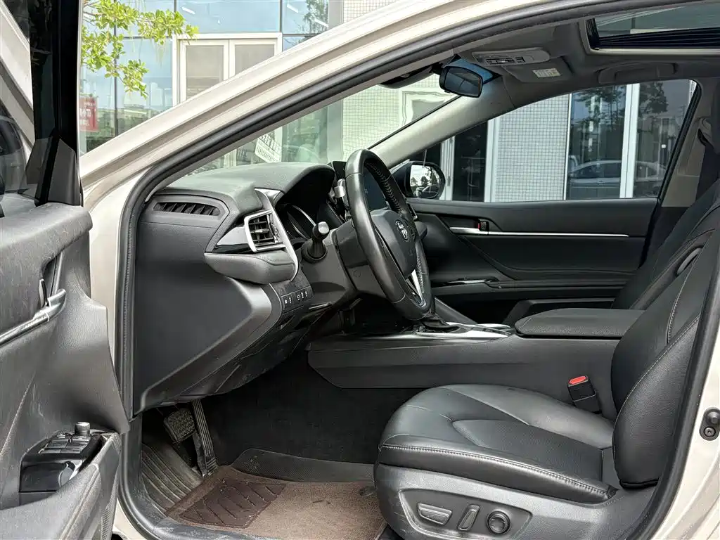 Camry 2.0 G Luxury