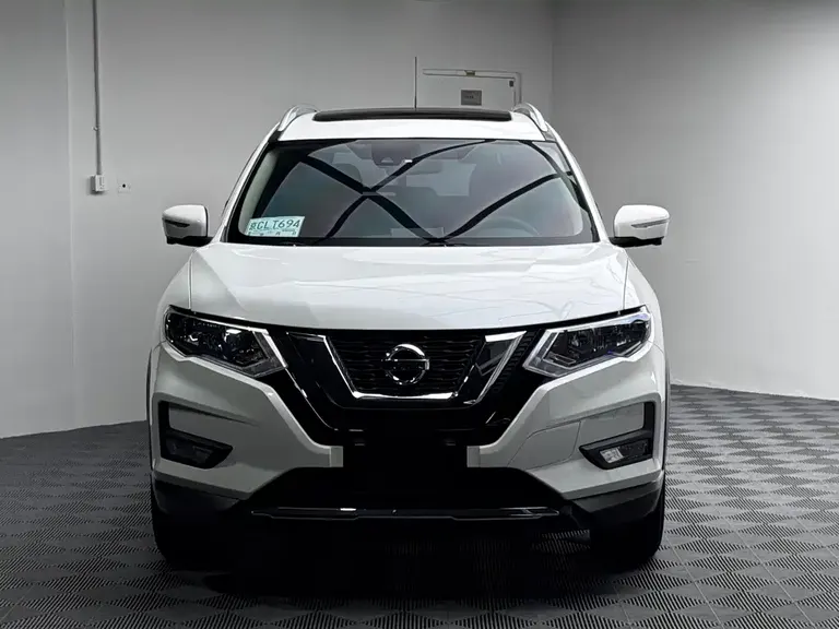 Nissan X-Trail 2.5 L CVT Luxury 4 WD