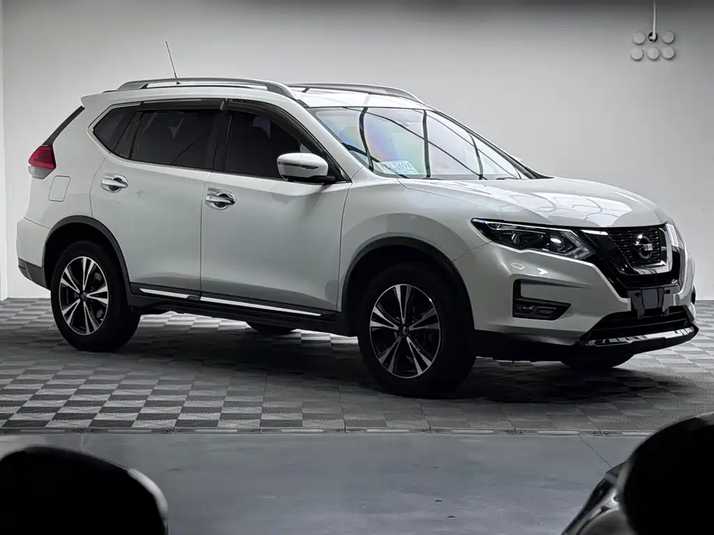 X-Trail 2.5 L CVT Luxury 4 WD
