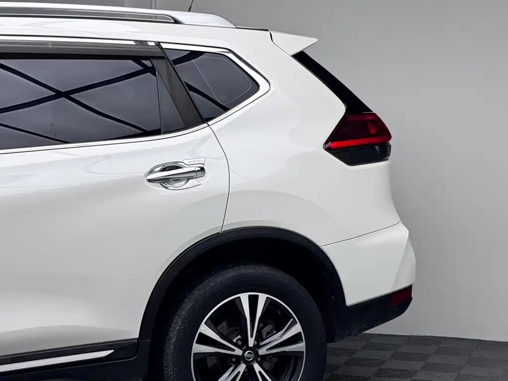 X-Trail 2.5 L CVT Luxury 4 WD