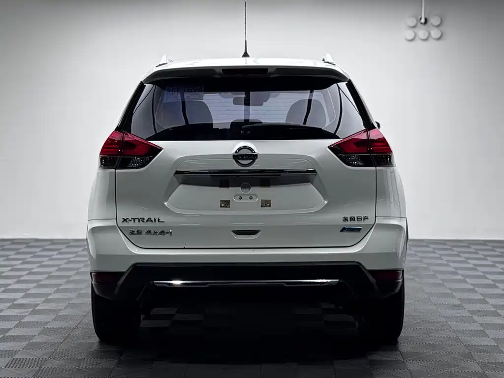 X-Trail 2.5 L CVT Luxury 4 WD