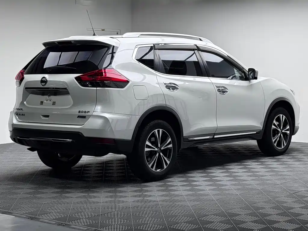 X-Trail 2.5 L CVT Luxury 4 WD