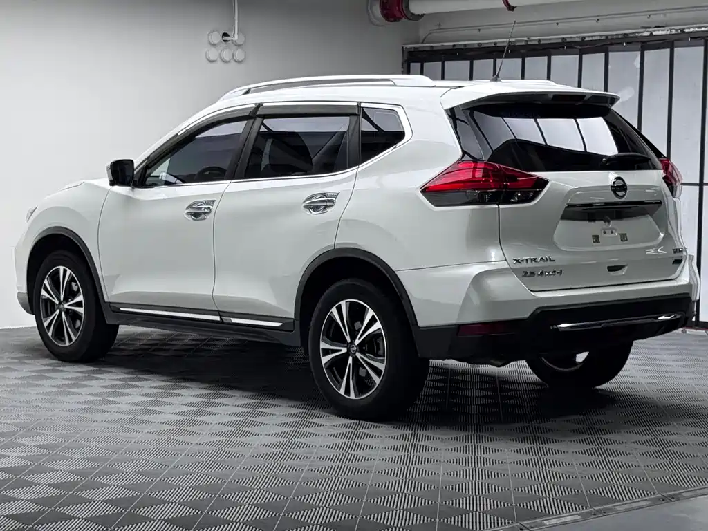 X-Trail 2.5 L CVT Luxury 4 WD