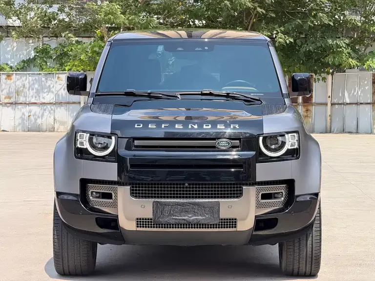 Land Rover Defender 110 P400 X