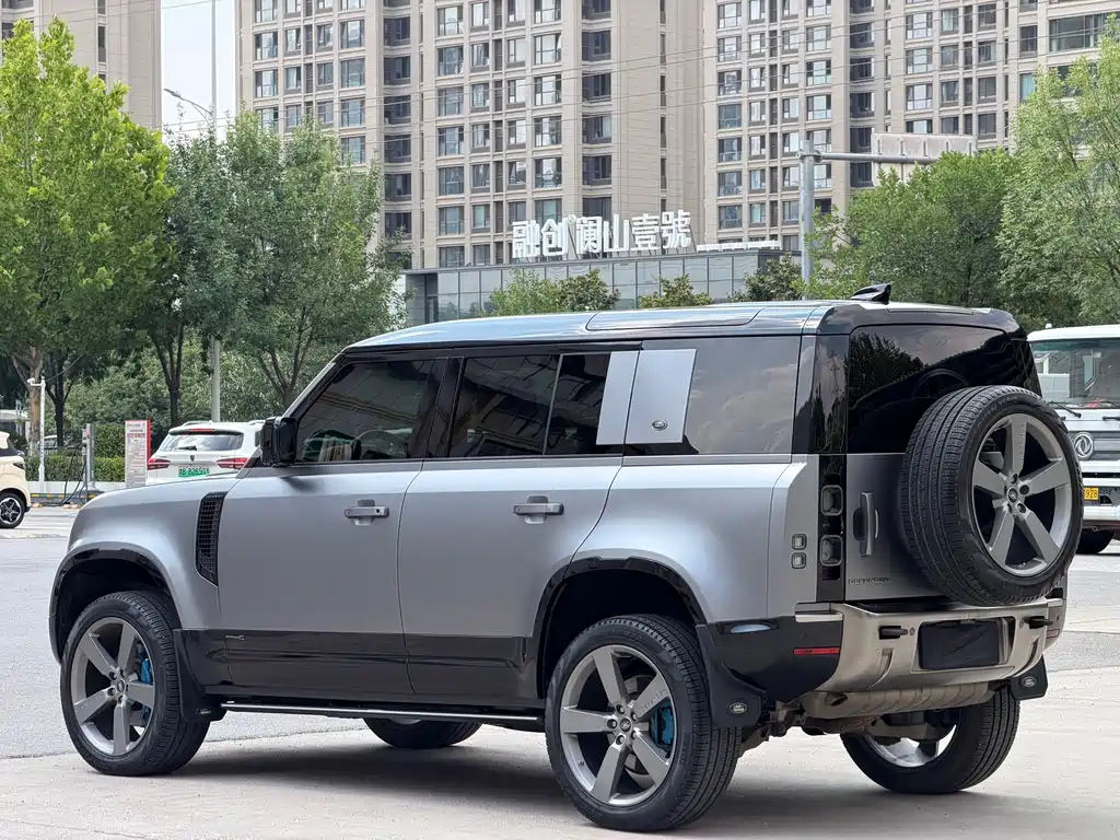 Land Rover Defender 110 P400 X