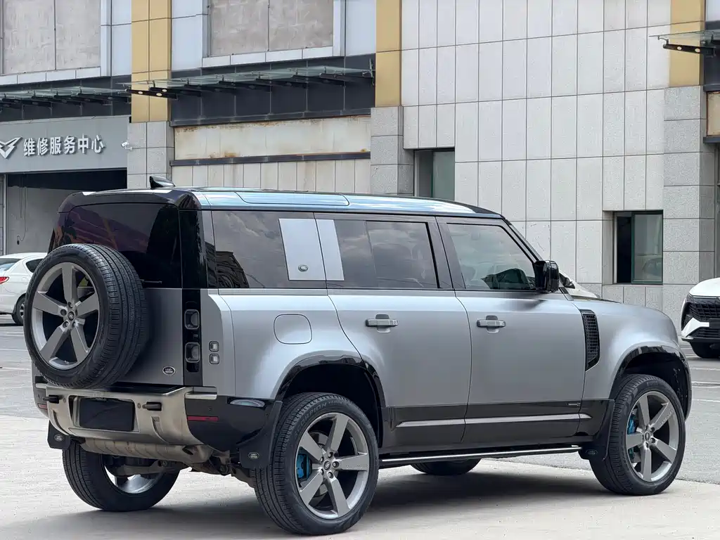 Land Rover Defender 110 P400 X