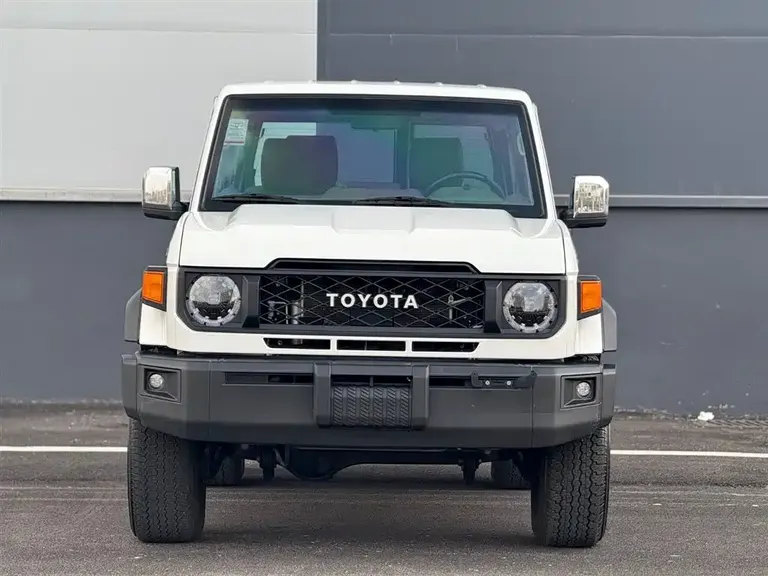Toyota Land Cruiser (Import) 兰德酷路泽(进口) LC71 2024款 2.8 T 柴油中东版