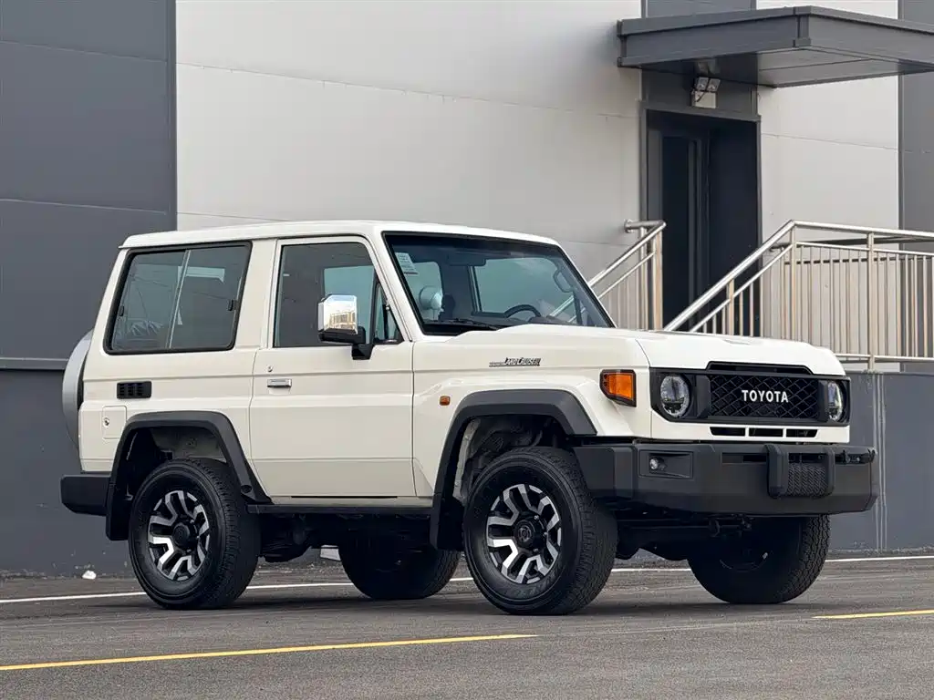 Land Cruiser (Import) 兰德酷路泽(进口) LC71 2024款 2.8 T 柴油中东版