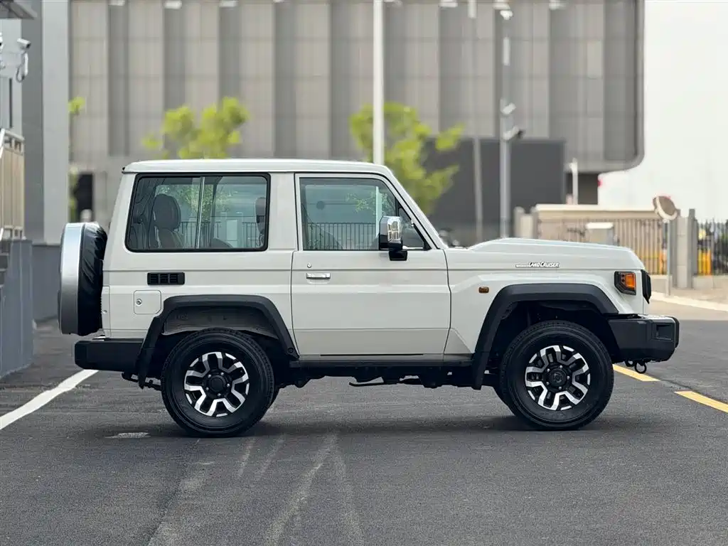 Land Cruiser (Import) 兰德酷路泽(进口) LC71 2024款 2.8 T 柴油中东版