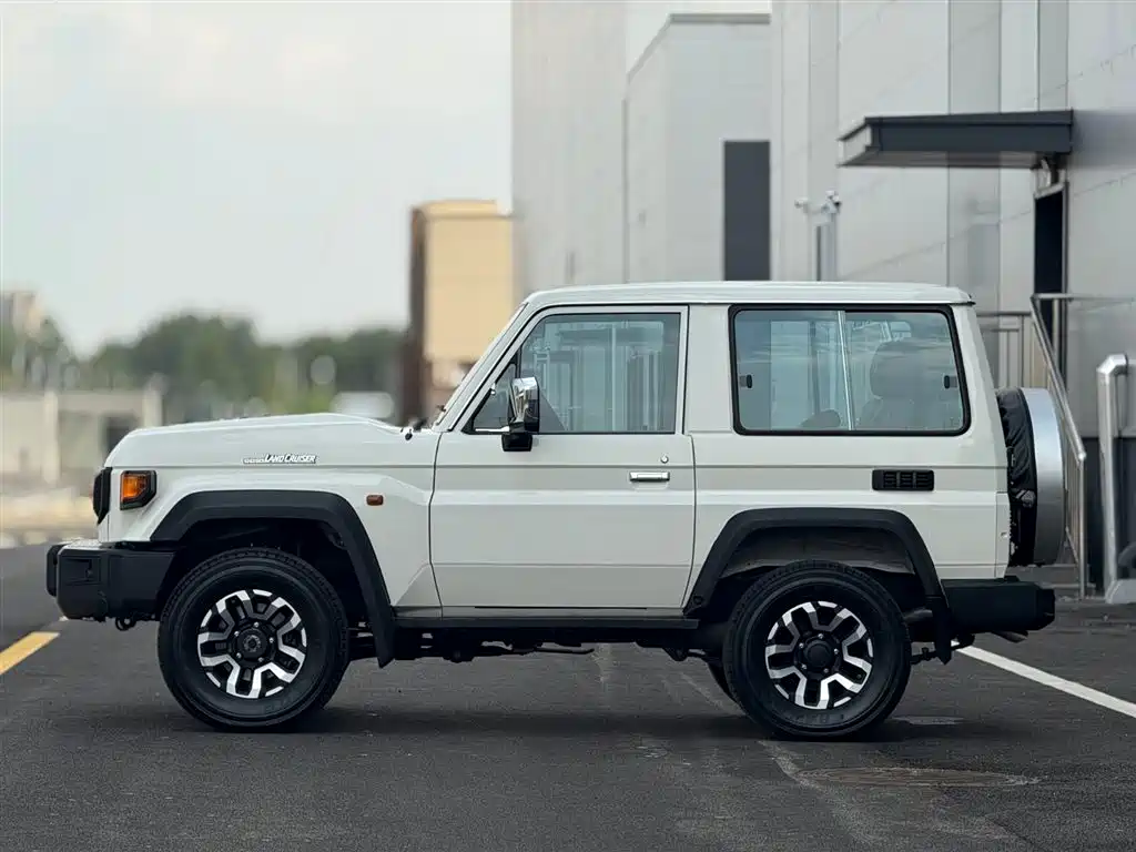 Land Cruiser (Import) 兰德酷路泽(进口) LC71 2024款 2.8 T 柴油中东版