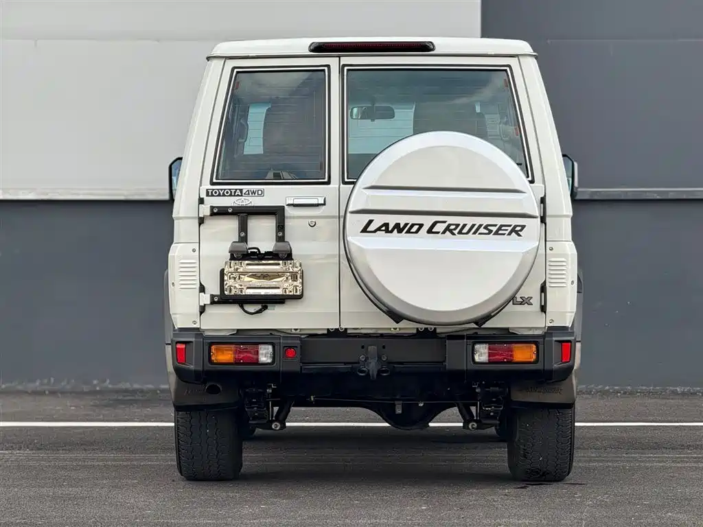 Land Cruiser (Import) 兰德酷路泽(进口) LC71 2024款 2.8 T 柴油中东版