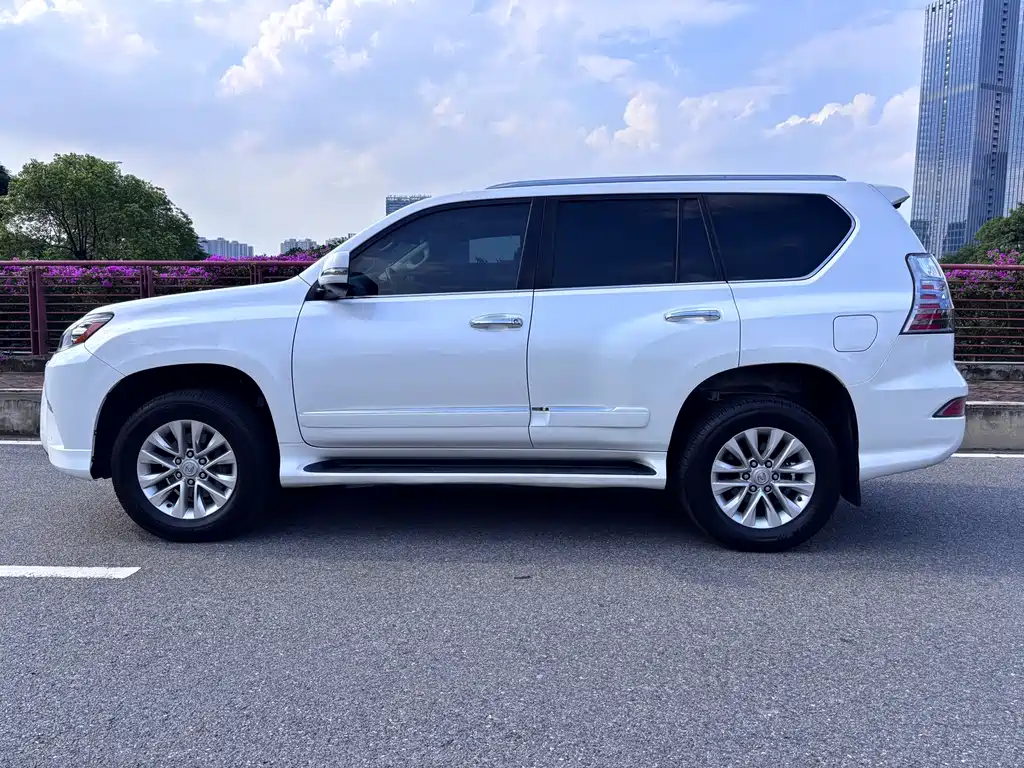 Lexus GX 400 Distinguished
