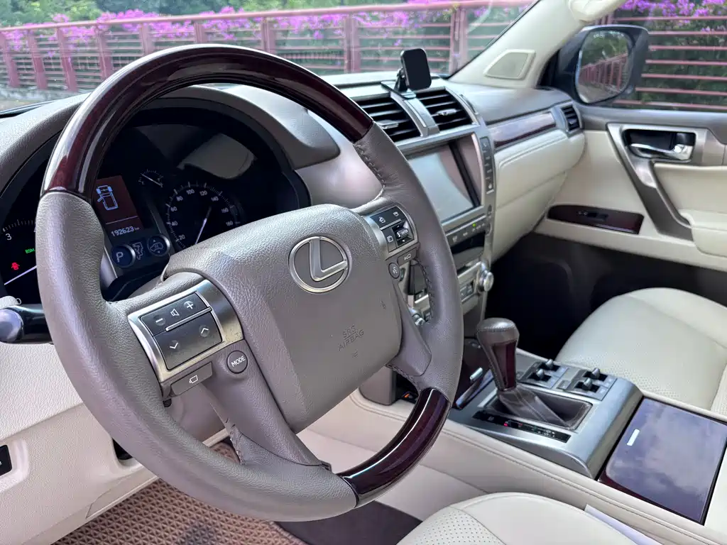 Lexus GX 400 Distinguished