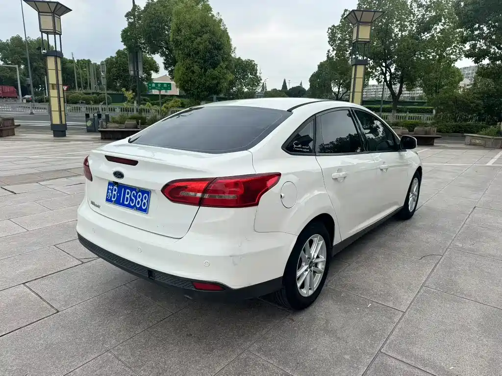 Focus Sedan 1.6 L Auto Style