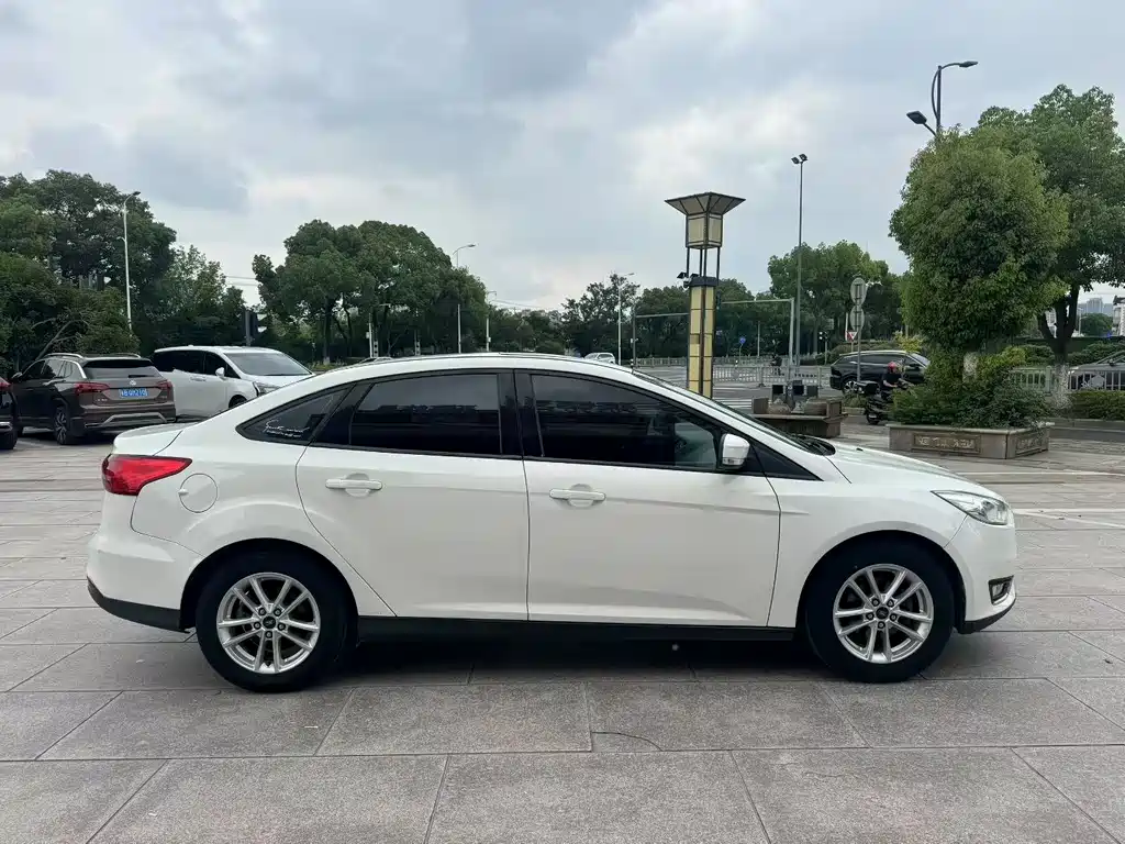 Focus Sedan 1.6 L Auto Style