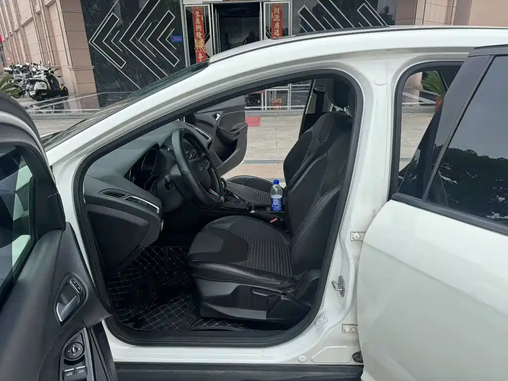 Focus Sedan 1.6 L Auto Style