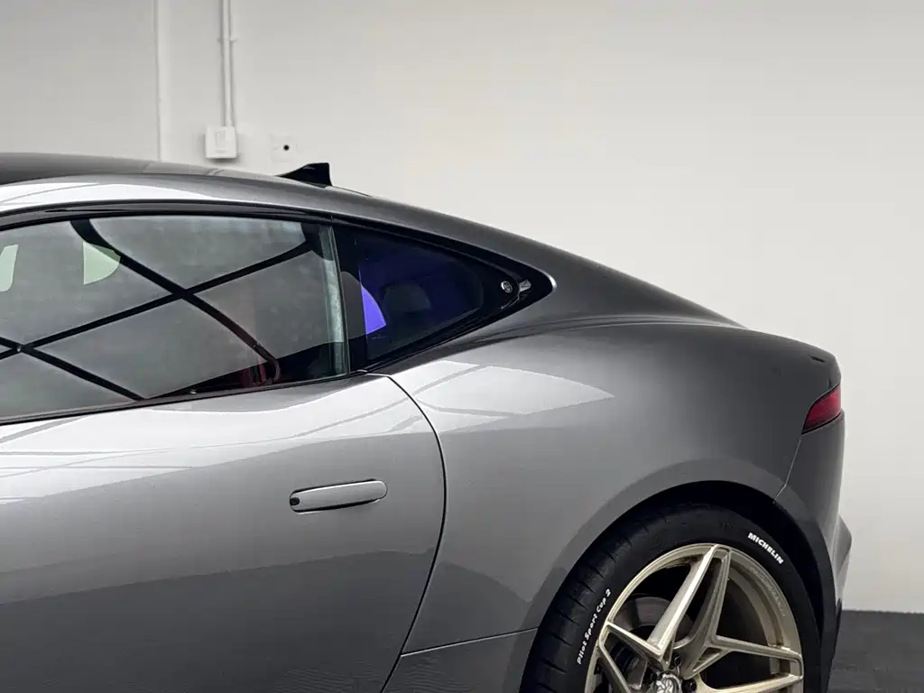Jaguar F-TYPE P300 75 Anniversary Collector Hardtop