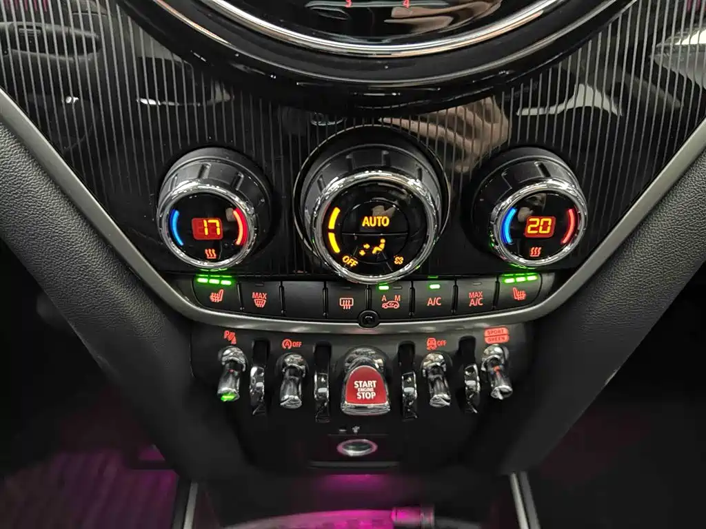 MINI COUNTRYMAN MINI COUNTRYMAN 2023款 1.5 T COOPER ALL4 鉴赏家