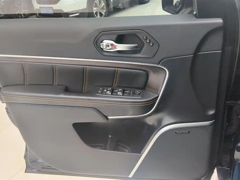 Grand Commander 2.0 T 4 WD Royal Enjoyment CN-V
