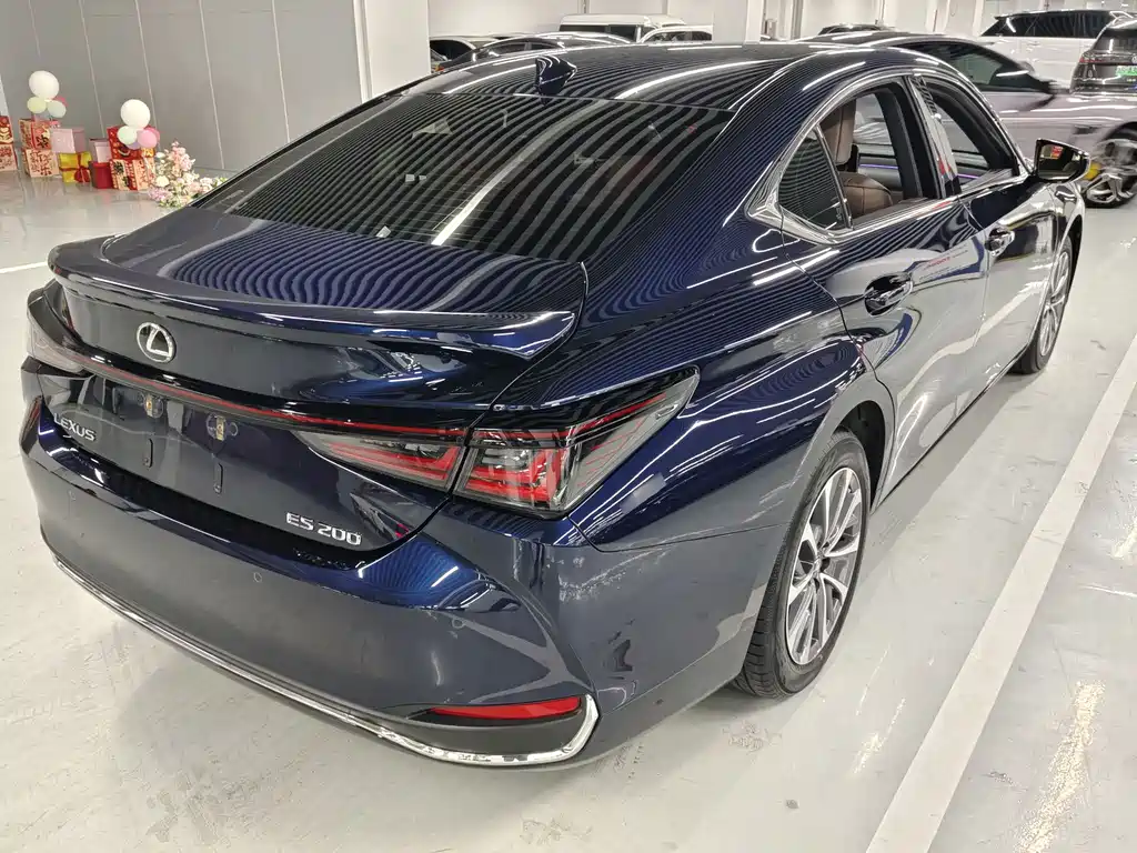 Lexus ES 200 Premium Enjoyment