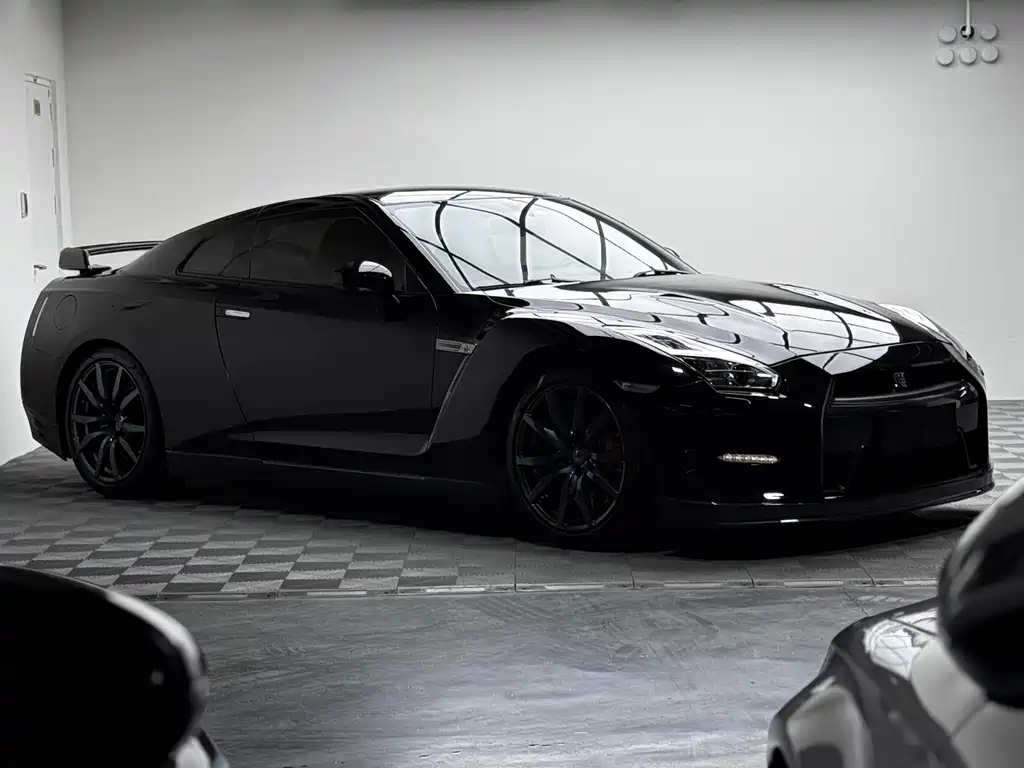 Nissan GT-R 日产GT-R 2014款 3.8 T Premium Edition 黑色内饰