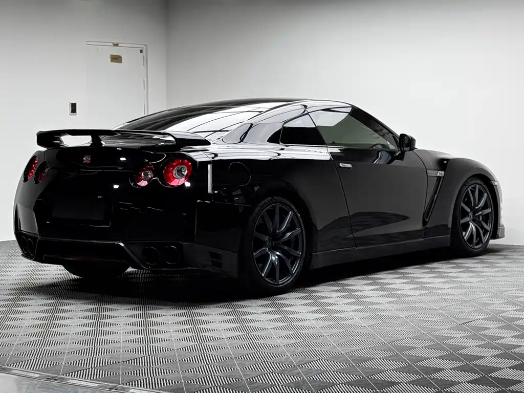 Nissan GT-R 日产GT-R 2014款 3.8 T Premium Edition 黑色内饰